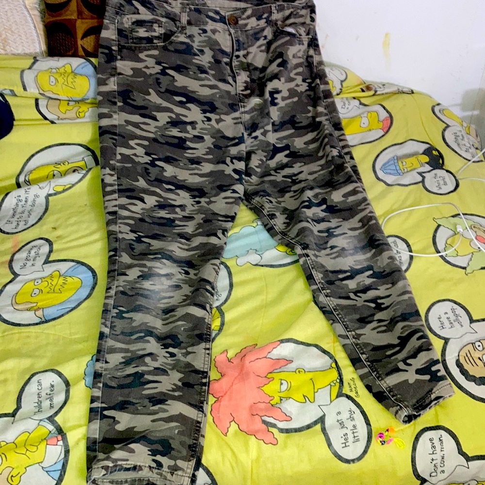 It is a high rise skinny jeans camp for woman size 17